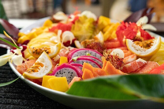Farm and Food Experience in Kilauea - Fruit tasting: from the plant to your palate