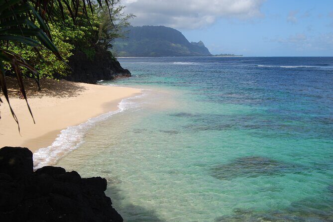 Hanalei Bay PM Kayak & Snorkel in Kauai - Beach time after snorkeling: snacks, drinks, and Q&A that makes the bay click