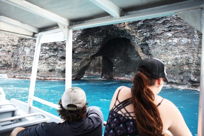'Imiloa Express Nā Pali Snorkel Tour - Na Pali from a 40-Foot Express Catamaran: What This Tour Feels Like