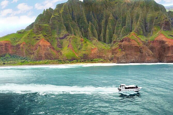 'Imiloa Express Na Pali Sunset Tour - The captain’s narration: stories you can hear over the water