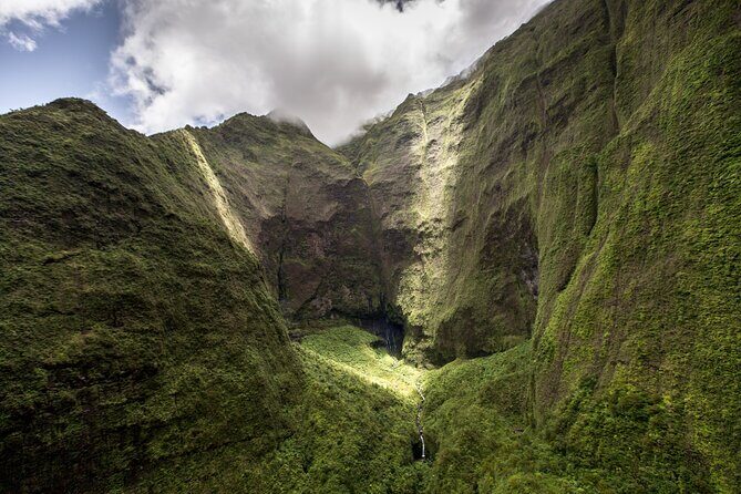 Kauai Deluxe Waterfall Safari: Helicopter Tour - Small Group Size: Why Max 6 People Changes the Feel