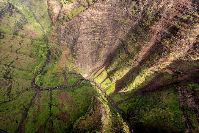Kauai' Exclusive Helicopter Tour: Land & Explore Olokele Canyon - Photo and comfort tips that actually help in a helicopter