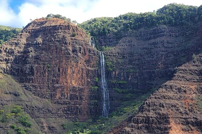 Kauai: Hughes 500 4-Passenger Doors-Off Helicopters - Entering a doors-off Hughes 500: what you really gain