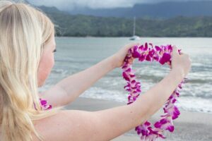 Kauai Lei Greeting at Lihue Airport - Choosing your lei: orchid, Kukui nut, or a kid-friendly candy option