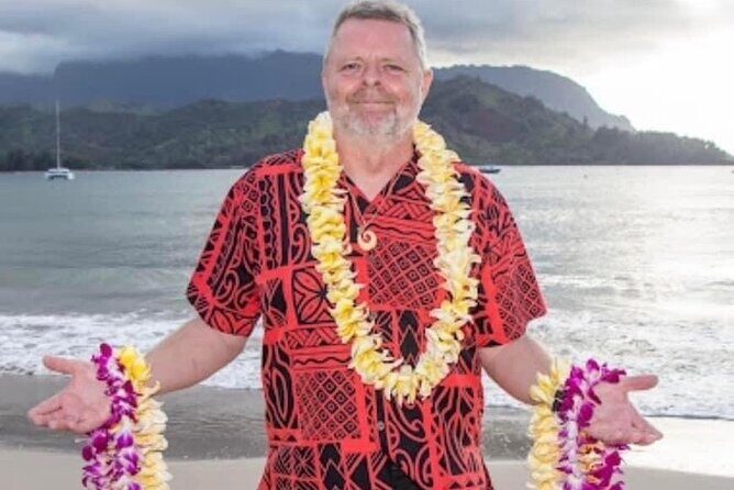 Kauai Lei Greeting at Lihue Airport - The photo souvenir: a small step that makes it last