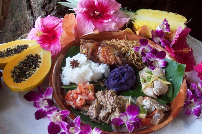 Kauai: Luau Kalamaku with Buffet Dinner and Show - Buffet dinner and open bar: island favorites, fast service