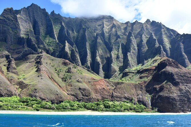 Kauai: Na Pali Coast Super Raft Snorkel Adventure - Stop 1: Na Pali Coast State Park and the Cliffs You Actually Want