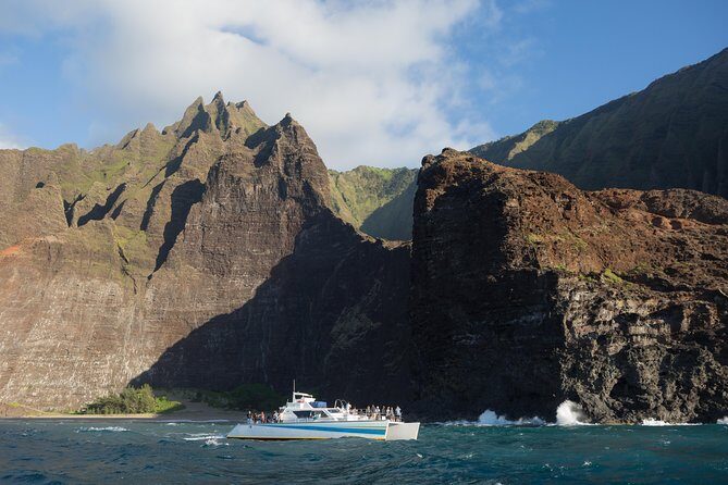 Kauai: Na Pali Sunset & Sightsee Boat Tour - Na Pali Sunset: what you’re really paying for