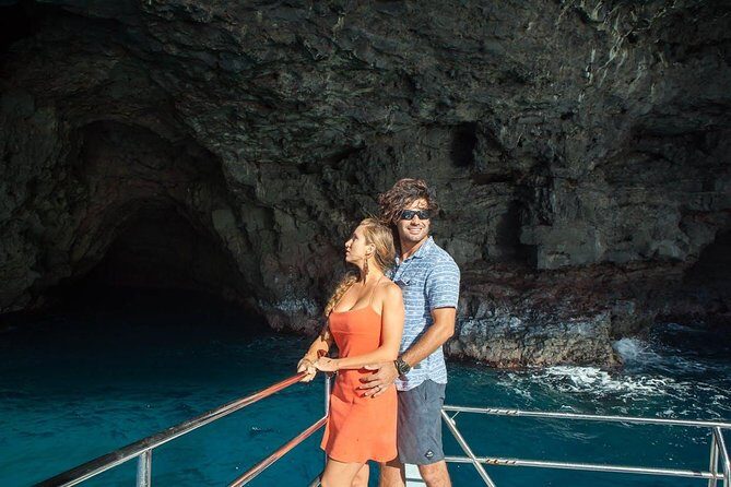 Kauai: Na Pali Sunset & Sightsee Boat Tour - Whale chances and dolphin sightings: how to roll with wildlife