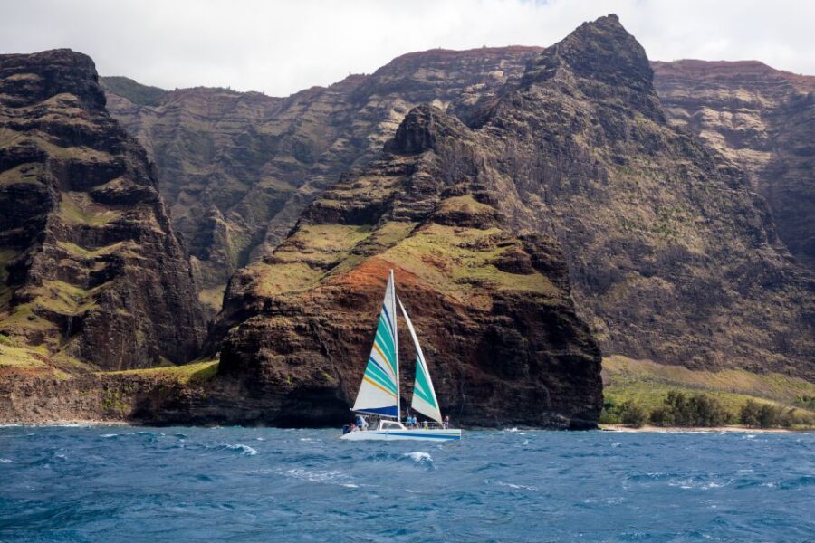 Kauai: Napali Coast Sunset Sailboat Tour with Dinner - Nā Pali at Sunset: What the Catamaran View Gives You