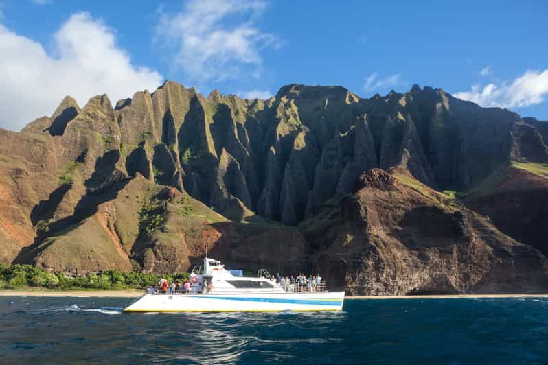 Kauai: Napali Sunset Dinner Cruise - Meeting Holo Holo Charters and Setting Yourself Up