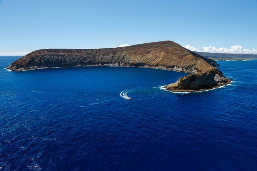 Kauai: Niihau and Na Pali Coast Full-Day Boat Tour - Lehua Crater Snorkeling: How the Best Spot Gets Chosen