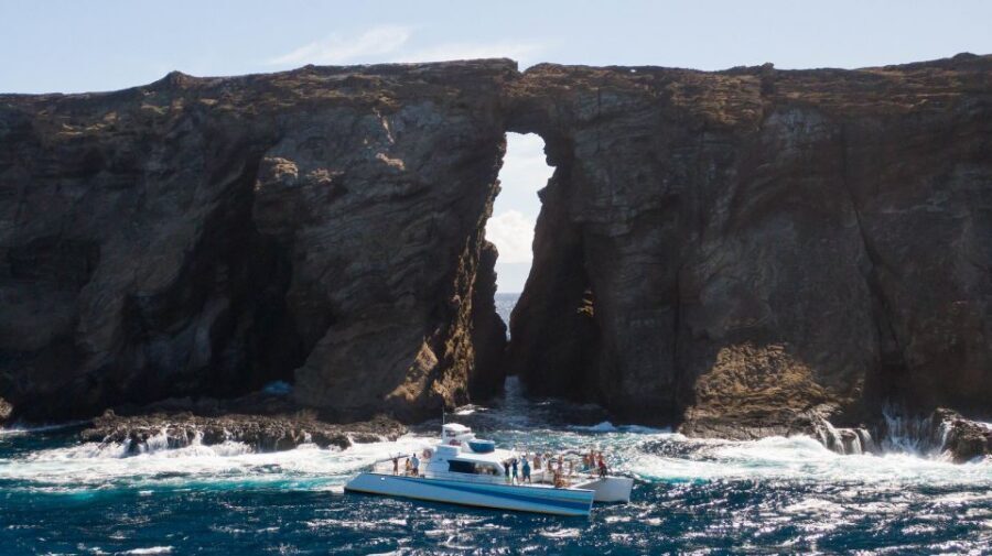 Kauai: Niihau and Na Pali Coast Full-Day Boat Tour - Onboard Breakfast and Deli-Style Lunch That Actually Satisfy