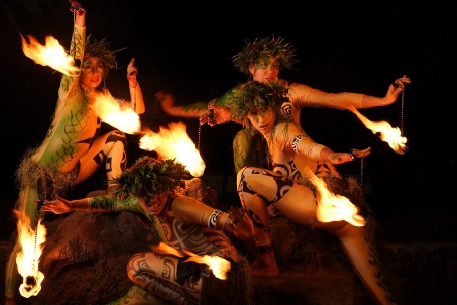 Kauai: VIP 4-Course Manor House Dinner & Luau Kalamaku Show - Kilohana Plantation: orchard arrival, leis, and the torch-lit stroll