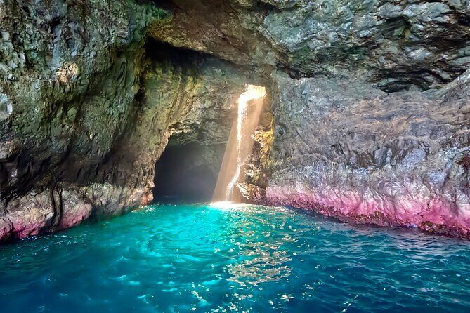 Nā Pali Coast Zodiac Raft Sea Caves Expedition on Kauai - Quick take: Na Pali Zodiac sea cave highlights