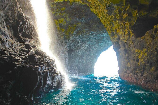 Nā Pali Coast Zodiac Raft Sea Caves Expedition on Kauai - Sea caves you can actually squeeze into