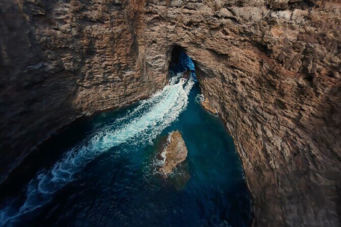Nā Pali Coast Zodiac Raft Sea Caves Expedition on Kauai - Who should book (and who should skip it)