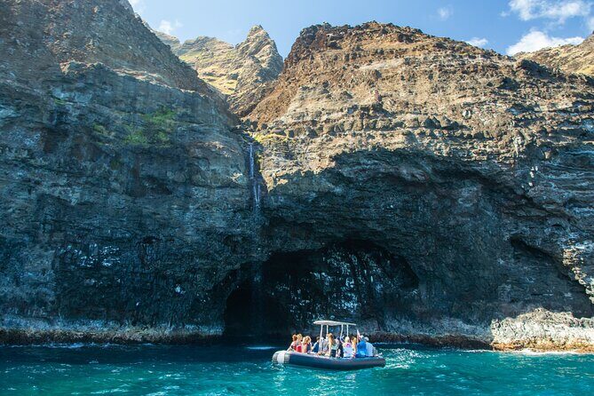 Nu'alolo Kai Beach Landing Raft Adventure - Sea Caves, Waterfalls, and the Na Pali Nooks and Crannies