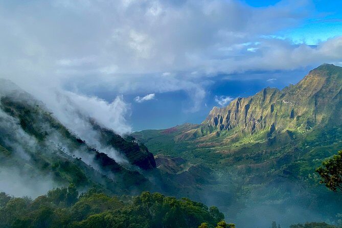 Waimea Canyon Downhill Bike Ride - Guides make or break it: why Ernesto and Tom matter