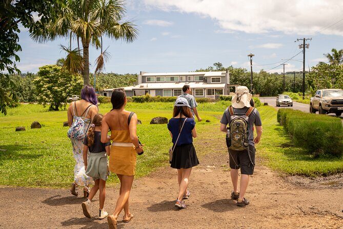 Walking Food Tour Exploring Hanalei - The walking route: how tastings work across multiple spots